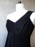 détail robe asymétrique