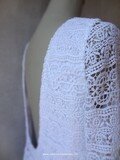 Robe en guipure blanche
